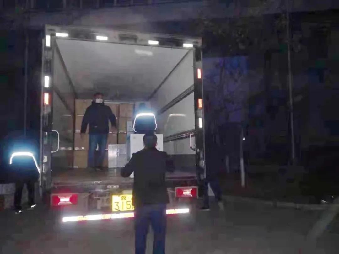 這樣深夜連續(xù)作業(yè),已堅(jiān)持了多日